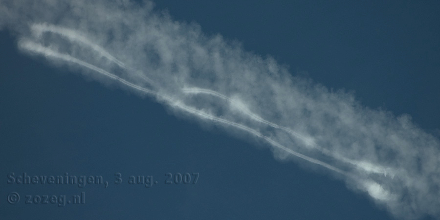 close up foto van chemtrails contrail